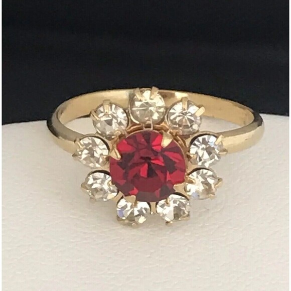 Vintage Ring Gold Tone Prong Set Rhinestone Crystals Flower Design 4X - Picture 2 of 3